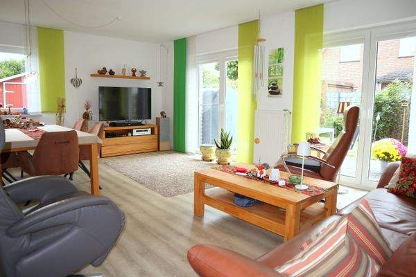 Lichterfülltes Wohnzimmer