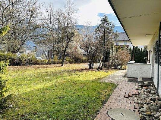 Weitere Impressionen vom Grundstück mit Altbestand