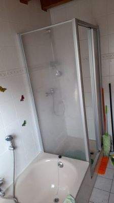 Bad m. Wanne u. Dusche