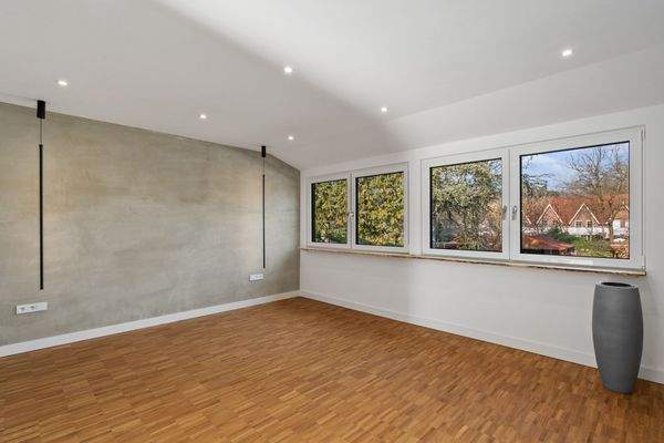 Zimmer 1 im Dachgeschoss (21,99m²)