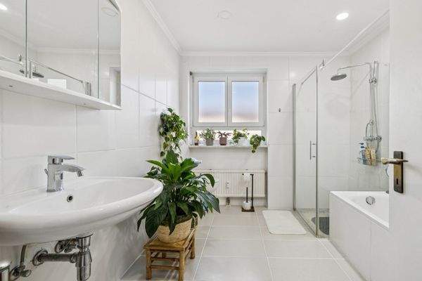 backbone_590880-A_001_WEB