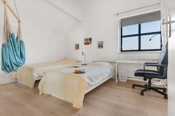 Schlafzimmer + Arbeitsbereich