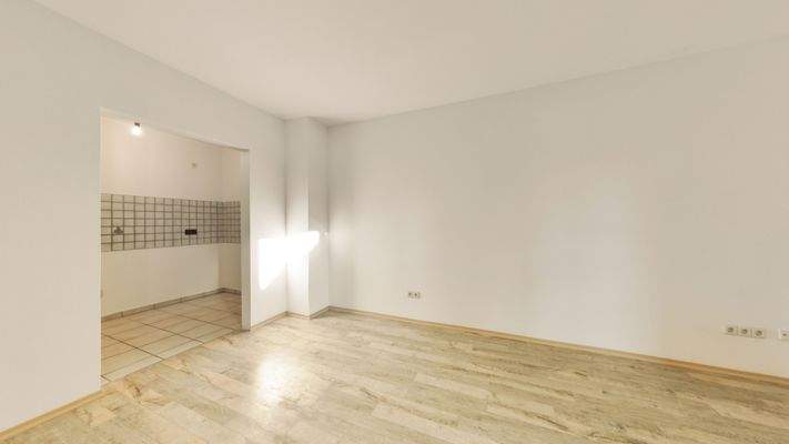 Wohnzimmer (Blick Richtung Küche)