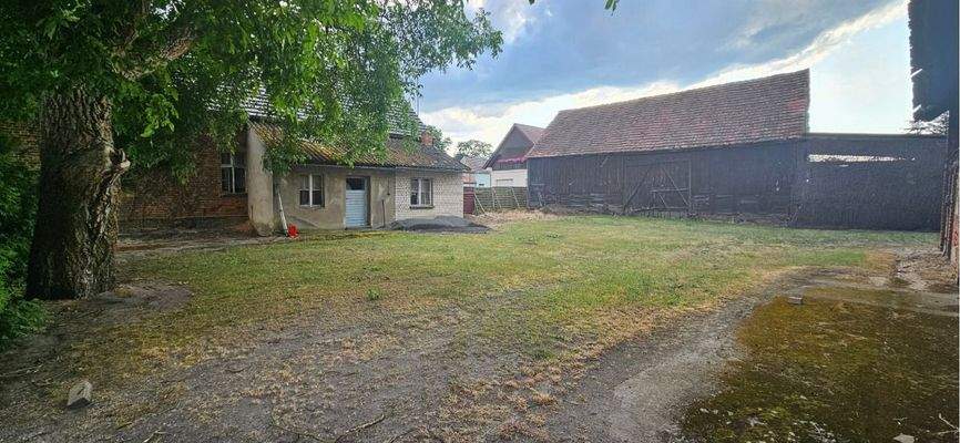 Einfamilienhaus + Scheune