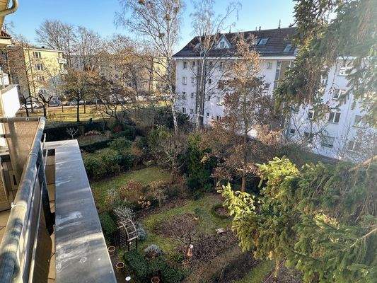 Blick von der Loggia ins Grüne