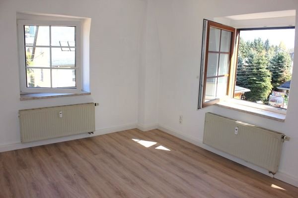Wohnzimmer - 2-R-WHG Haus 2 DG rechts