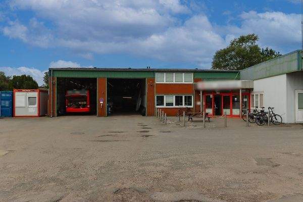 Haupteingang / Bus/LKW-Garage