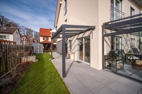 Terrasse mit Überdachung