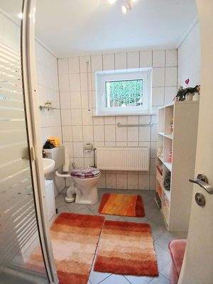 UG: 2. Bad mit Dusche, WC