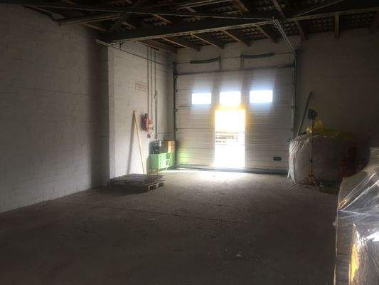 Innenansicht Halle mit Blick zum Tor