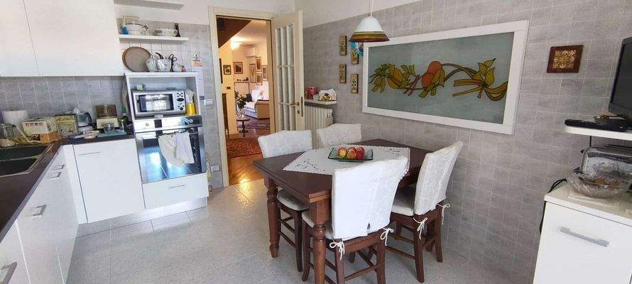 schönes Penthouse im Zentrum von Grado mit Terrasse und Parkplatz