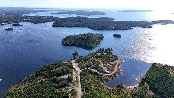 Fernblick über Lot 9, Bucht und Meer