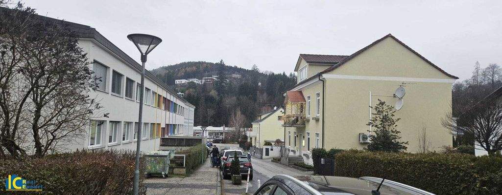 Ruhige Wohnlage, Einbahnstraße in Richtung Einkaufszentrum