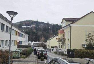 Ruhige Wohnlage, Einbahnstraße in Richtung Einkaufszentrum