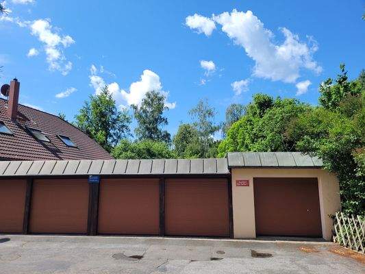 Carports und Garage