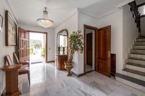 Eingangsbereich mit Zugang zur oberem Etage