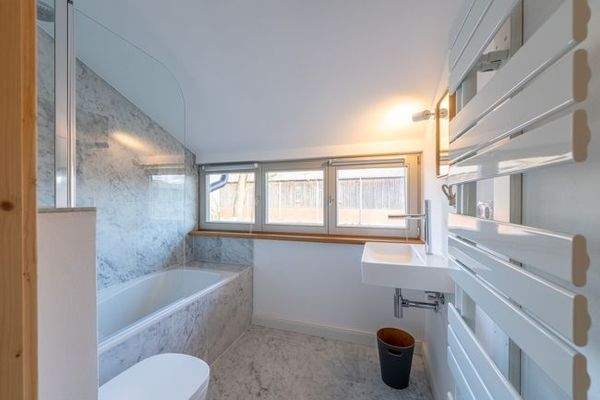 Masterbad Gästehaus Dachgeschoss