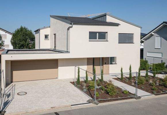 Garage /Stellplätze