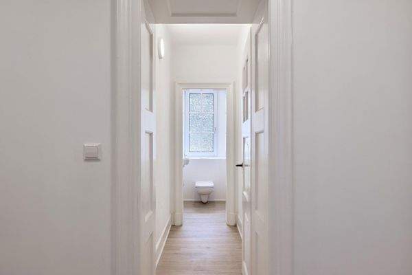 Blick vom Flur ins Gäste-WC