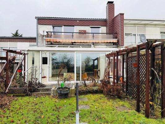 Garten mit Wintergarten