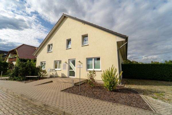 Außenansicht Giebelseite Hauseingang