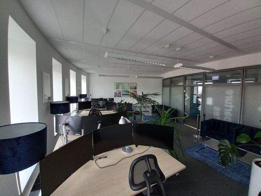 Büro mit 4 Arbeitsplätzen