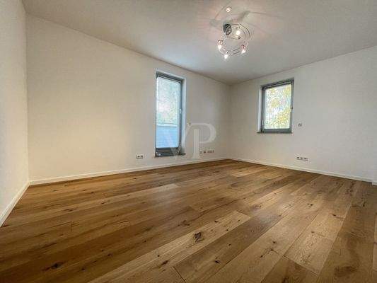 Schlafzimmer 3 mit Zugang zum kleinen Balkon