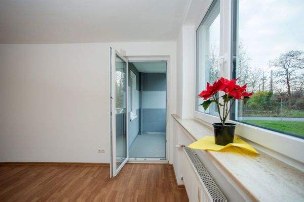 Wohnraum und Zugang zur Loggia