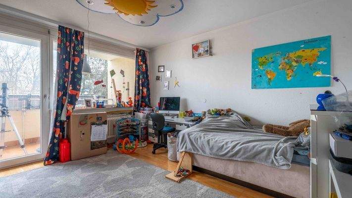 Geräumiges Kinderzimmer