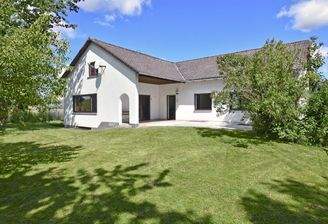 Blick auf Haus und Terrasse