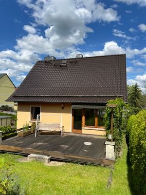 Außenansicht mit Blick zur Terrasse