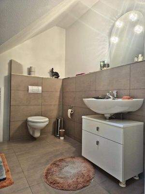 OG Waschtisch und Toilette