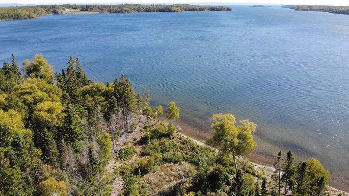 Cape Breton - Bras d`Or Lake - Tolles See-Ufergrun