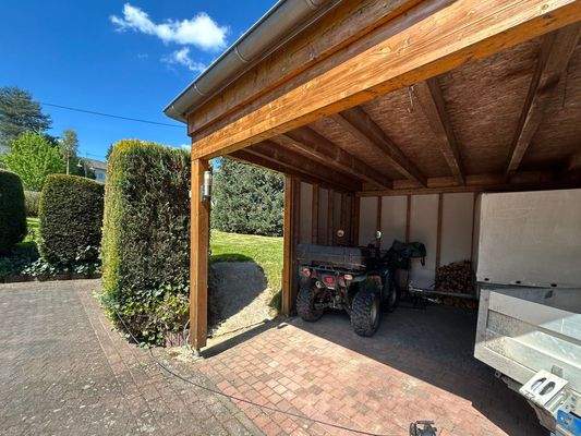 Carport u. Zugang Garten