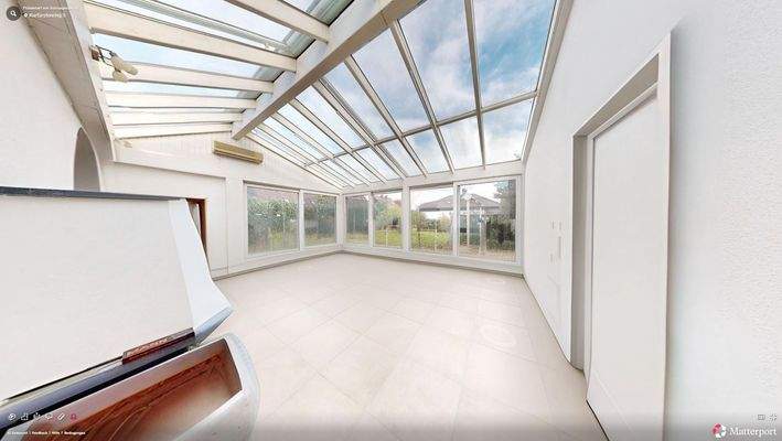 04 Wintergarten ohne Einrichtung.JPG