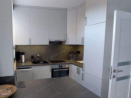 Offene Küche mit Halbinsel