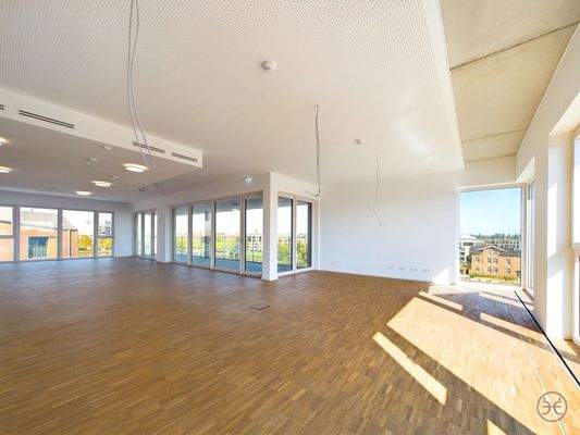 CAM02666G0-PR0034-STILL024