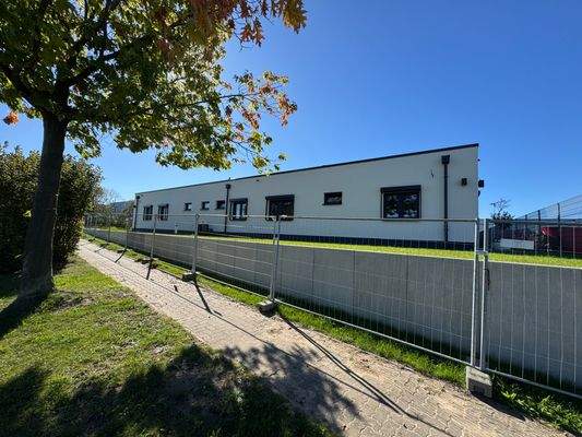 Außenansicht Bürotrakt (2).JPG