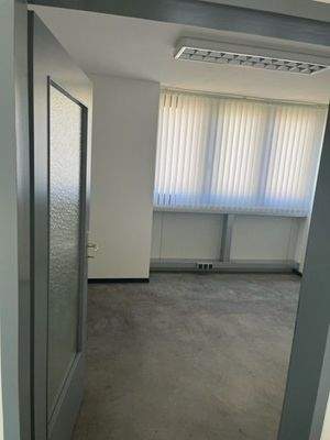 Hallenbau Geschäftsfläche  Lager gross 5.jpg