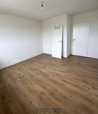 Elternschlafzimmer Blick zur Tür