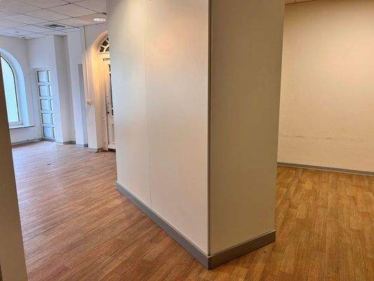 06 Verkaufsraum - Büro (24)