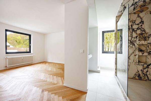 Helles modernes Wohnzimmer