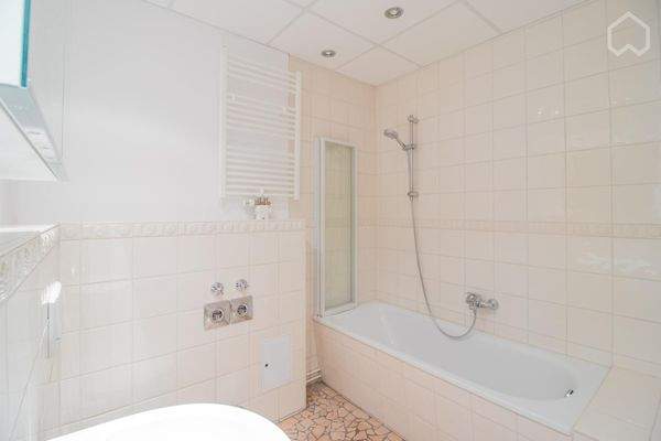 Badezimmer mit Wanne