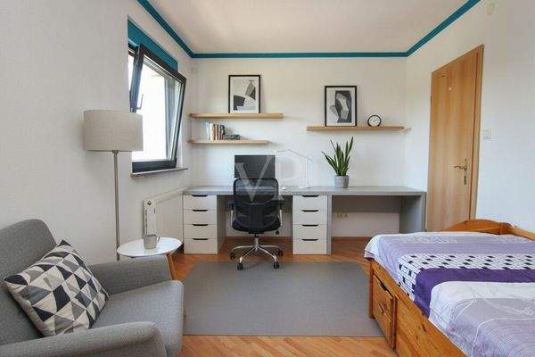 Zimmer 1 im Obergeschoss (KI)