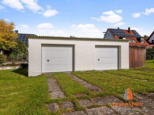 Zum Haus gehörende Einzelgaragen