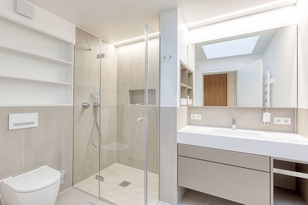 Modernes Badezimmer - die perfekt intergrierte Bel