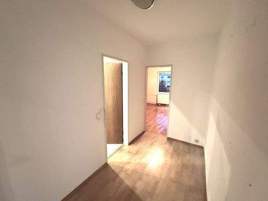  Flur zum Schlafzimmer