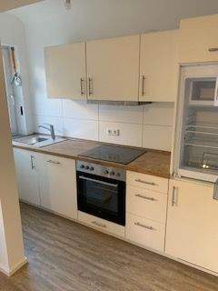 Neue Einbauküche mit Spülmaschine