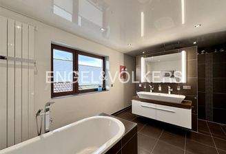 modernes Dusch-/Wannenbad OG