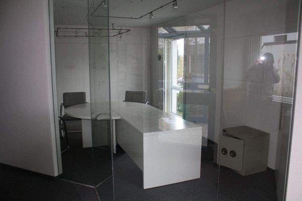 Einzelbüro mit Glasabtrennung